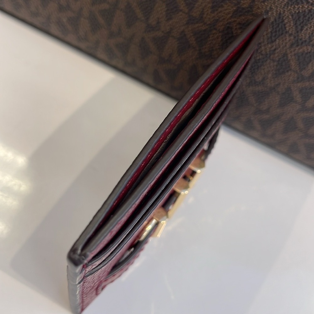 MICHAEL KORS
Reed Large Pebbled Leather Card Holder Case
Dark Cherry
NWT - Picture 9 of 16